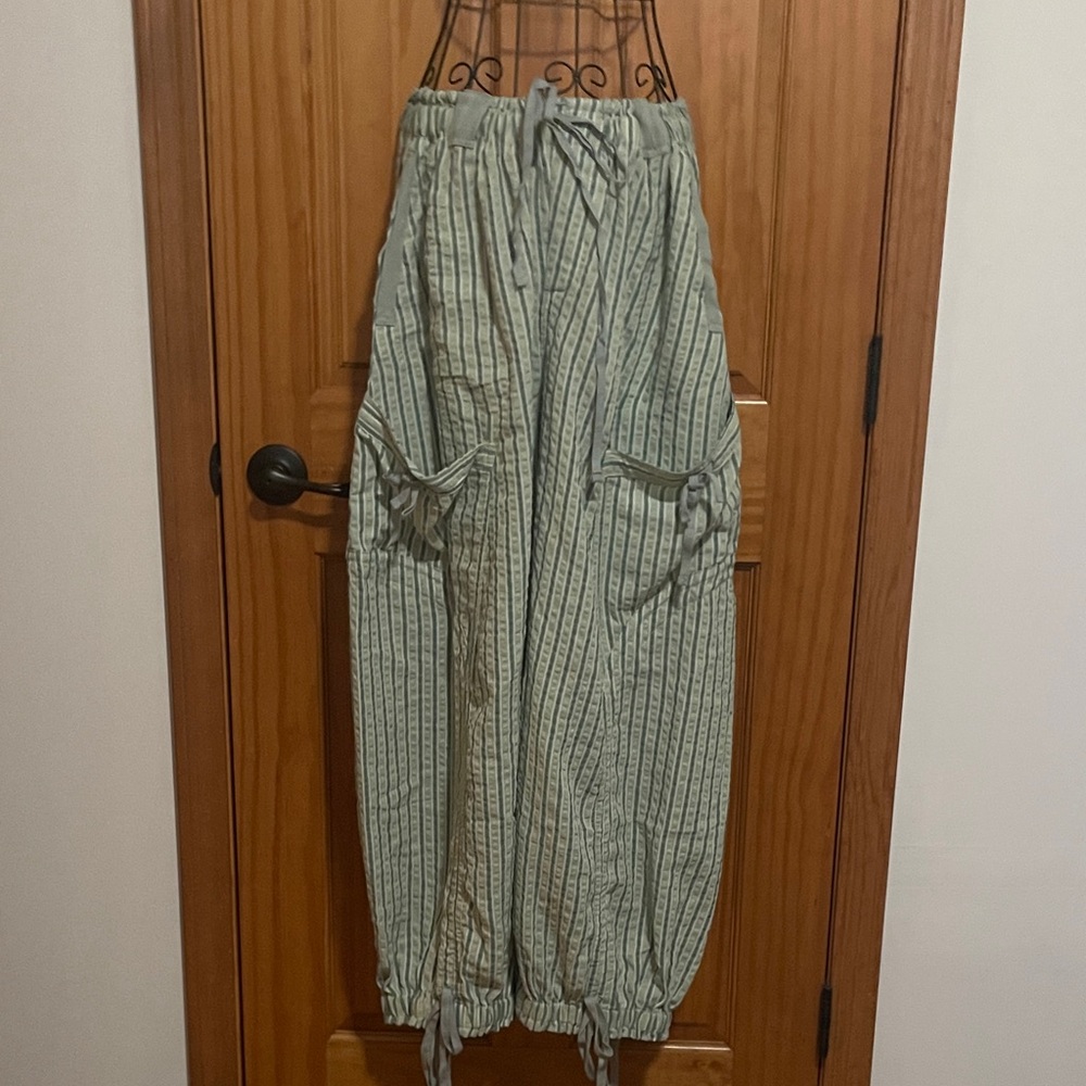 NWT Blue Velvet Brand Striped Green Cargo Pants Size S